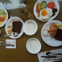 朝食(ブッフェ)…ヨーグルトとそれに入れる蜂蜜は美味でした。