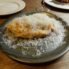 ラタトゥイユとパルミジャーノのオープンオムレツ