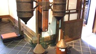 明治３５年の創業以来昭和６１年まで、度量衡専門店だった建物が松本市はかり資料館に