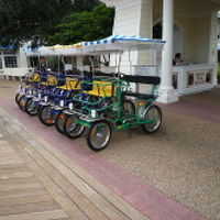 このレンタサイクルで、ボードウォークを一周できます。