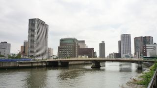 国立国際美術館、大阪市立科学館はこの停留所で