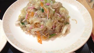 空港レストランで683円で驚きの量と味