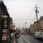 小樽市指定歴史的建造物と観光スポットが並ぶ