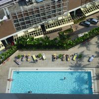 客室から臨むプール