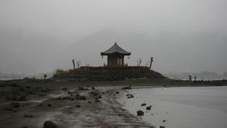 河口湖の六角堂