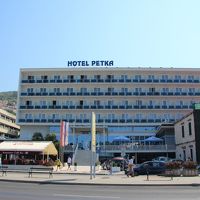 旧市街へはバスで15分