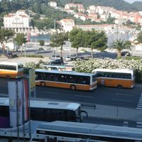 ホテルの前にバス停、1A,1B、3系統で旧市街へ