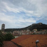 アパートの窓からの景色。いい雰囲気です。