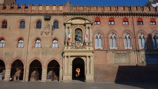 マリア様の像に注目あれ。