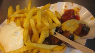 軽食購入は豊富/ベーカリー/ハムソーセージ/フランクフルト/フライドポテトなど豊富