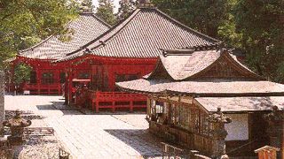 ２つのお堂がつながっている形式は二つ堂または担い堂とも呼ばれる