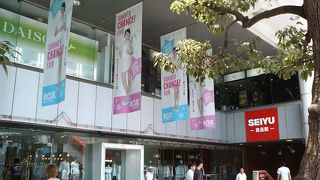ショッピングに銭湯という異色の組合せの浅草のデパート