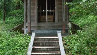名前のとおり小さい神社