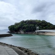 温泉のそばの海水浴場