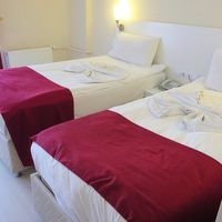 赤と白のかわいらしいお部屋。