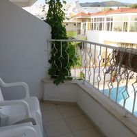 お部屋のバルコニーから石灰棚が見えます。プールも有。