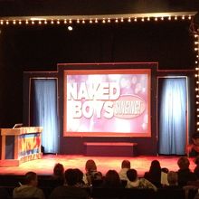 劇場始まる前です。