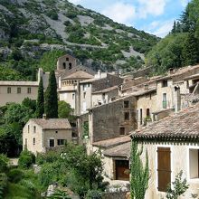 美しい村と修道院教会です