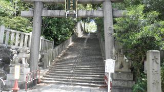 長い階段がある