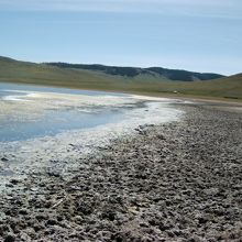 アングルを湖岸から右のほうにずらして、右側湖岸へ。