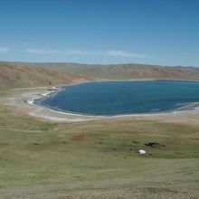 近くの丘に登って俯瞰したところです。（左側）