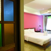  女子が好きそうな内装。部屋はダブルで広すぎるくらい