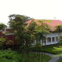 エントランスエリアはクラシックなイメージ