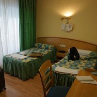 部屋は思ったより広い