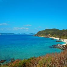 阿波連ビーチと反対側を見た様子