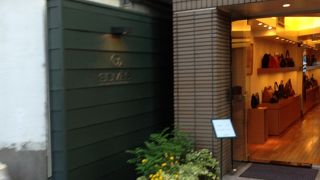 馬具の技術の革製品(バックとか)が売られていました