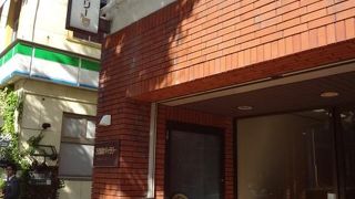 万国橋のすぐそばにあります。