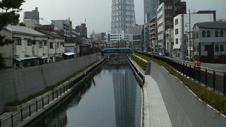 川面に写るスカイツリーを拝める橋