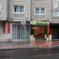 やや郊外ですが、住宅街の一角にあるビルです