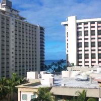 遠くに海が見えます。。