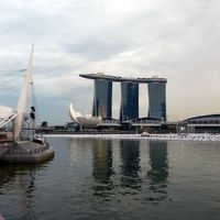 エスプラネード前からのマリーナベイサンズ