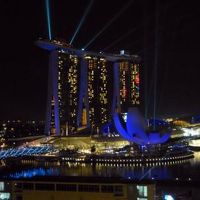 夜のマリーナ ベイ サンズ 