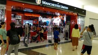 マリーナスクエアでショッピング