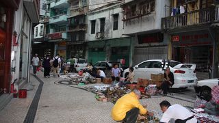 ノスタルジーな商店街です