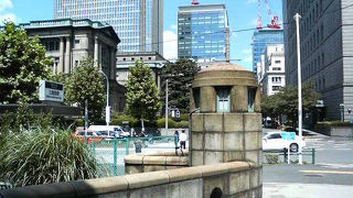 日本橋川に架かる当時の面影を残す石橋