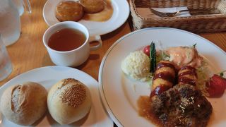 ログハウスの一軒家レストランです