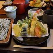 塩で食べる天ぷらがお勧めです。