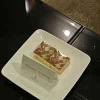 サービスのパイナップルケーキ。結構秀逸な味。