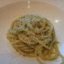 釜揚げしらすとブロッコリーのピュレのスパゲティ