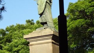 像のある広場周辺は工事中でした。