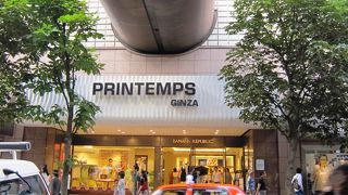 若い女性に楽しい百貨店