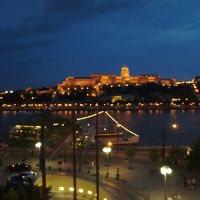 夜景を見ながら、ハンガリーワインを楽しむのもお勧めです。