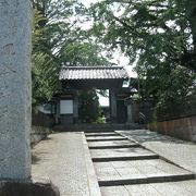 藤沢宿飯盛女の墓・があります