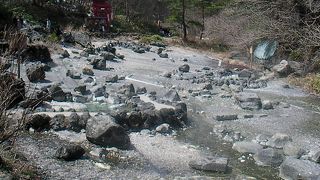 有名な温泉地にある