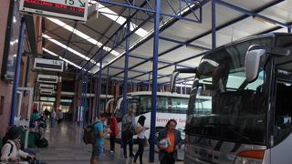 マラガ駅の隣で便利。ターミナルも広々。