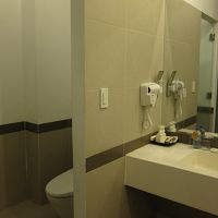 右にお風呂があります。